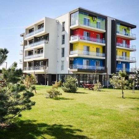 Beside Airport Apartment Отопени Екстериор снимка