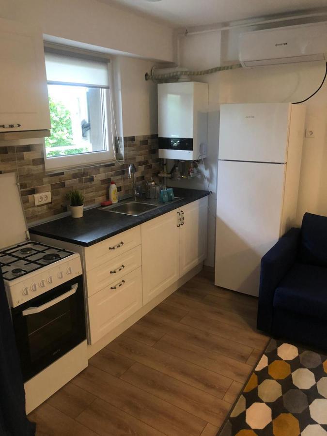 Beside Airport Apartment Отопени Екстериор снимка
