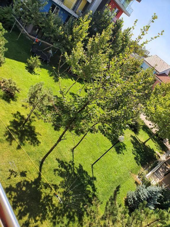 Beside Airport Apartment Отопени Екстериор снимка
